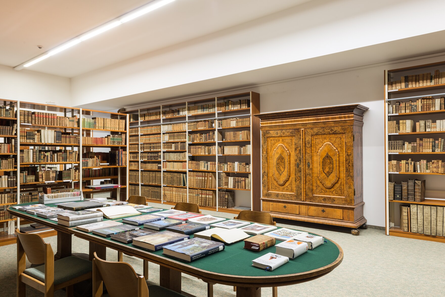 Blick in die Bibliothek des Landesamtes für Denkmalpflege Sachsen